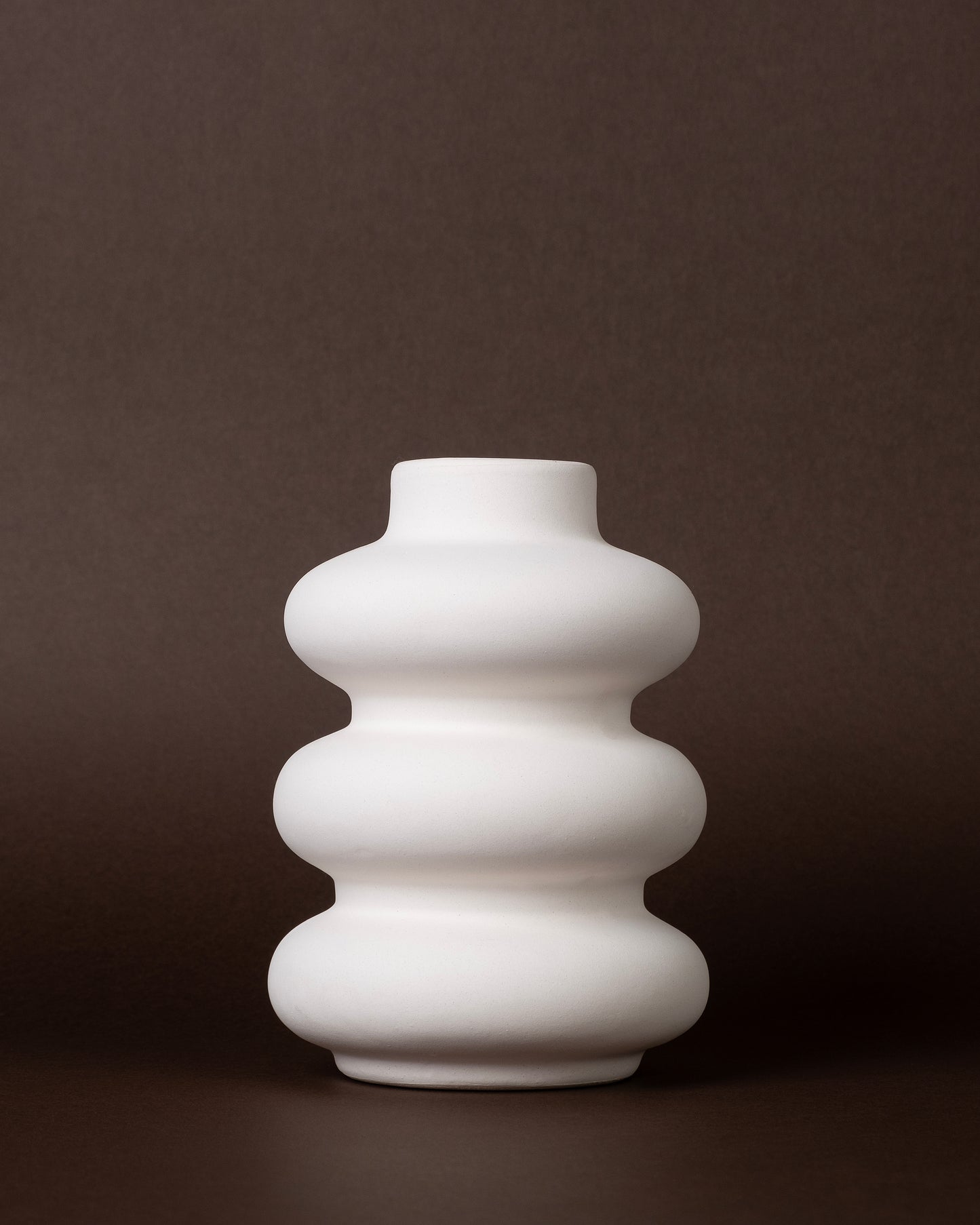Insulator Minimalist Textured Ceramic Vase (White)