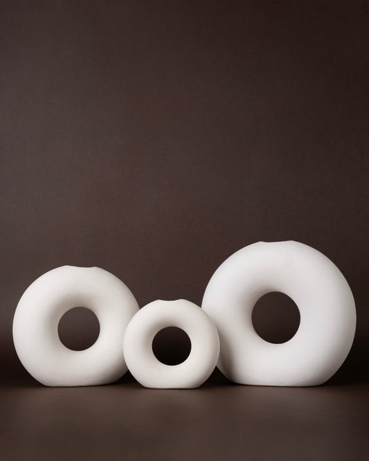 Donut Polo Sculpted Ceramic Vase Set (3-Piece, White)